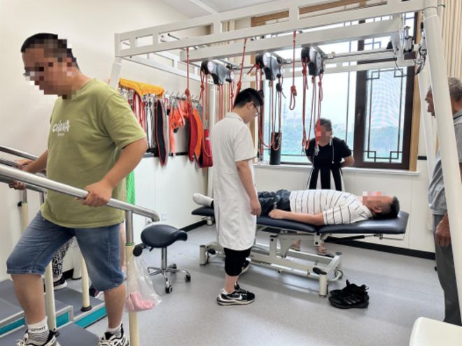 医养结合典型案例征集MK体育｜潍坊市潍城区人民医院：送医、送药、送健康干预和康复指导打通养老服务“最后一公里”(图2)