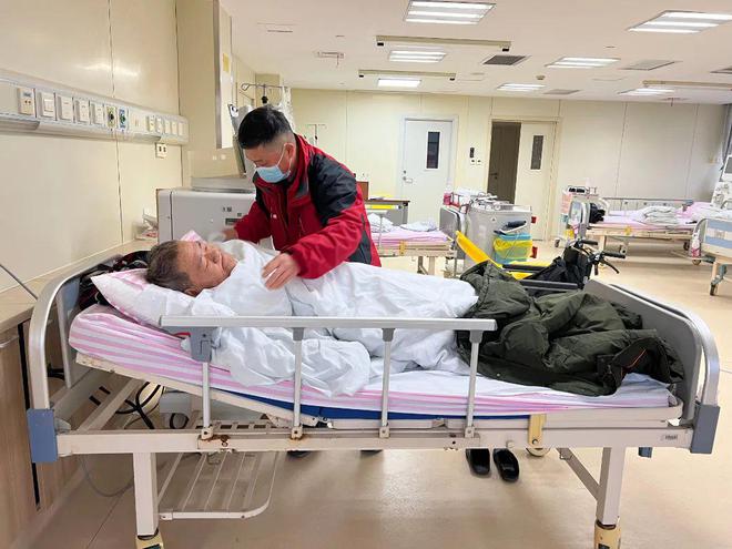MK体育陪护、陪医、基础护理、专业康复……这份温暖大礼包为这些家庭解燃眉之急(图1)
