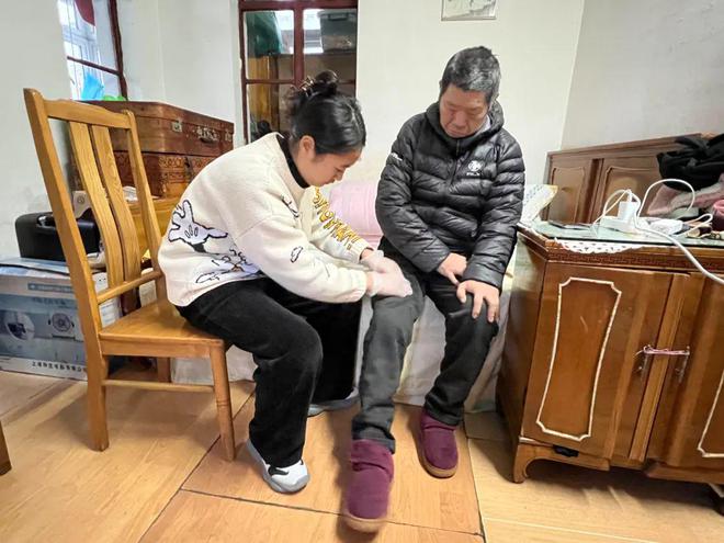 MK体育陪护、陪医、基础护理、专业康复……这份温暖大礼包为这些家庭解燃眉之急(图2)