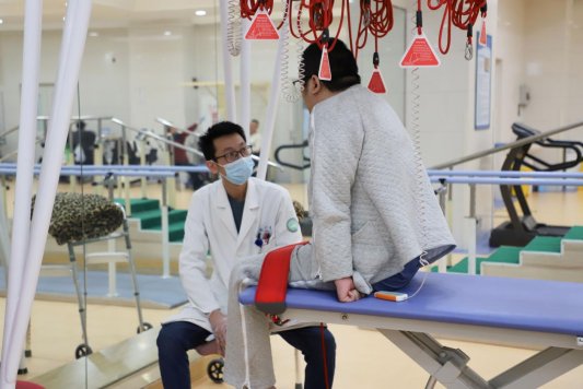 MK体育凝心聚力启新程！青岛西海岸第二医院康复医学科二病区正式开科启用！(图3)
