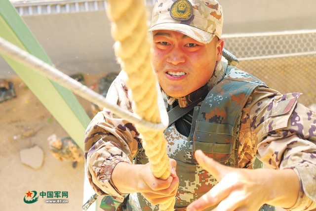 MK体育军营观察丨一群机动尖兵的“研训夜校”(图2)