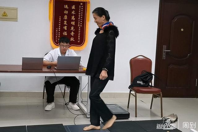 MK体育上海首家马拉松门诊开诊！记者探访：门诊负责人是资深跑友中西医结合护航跑者(图2)