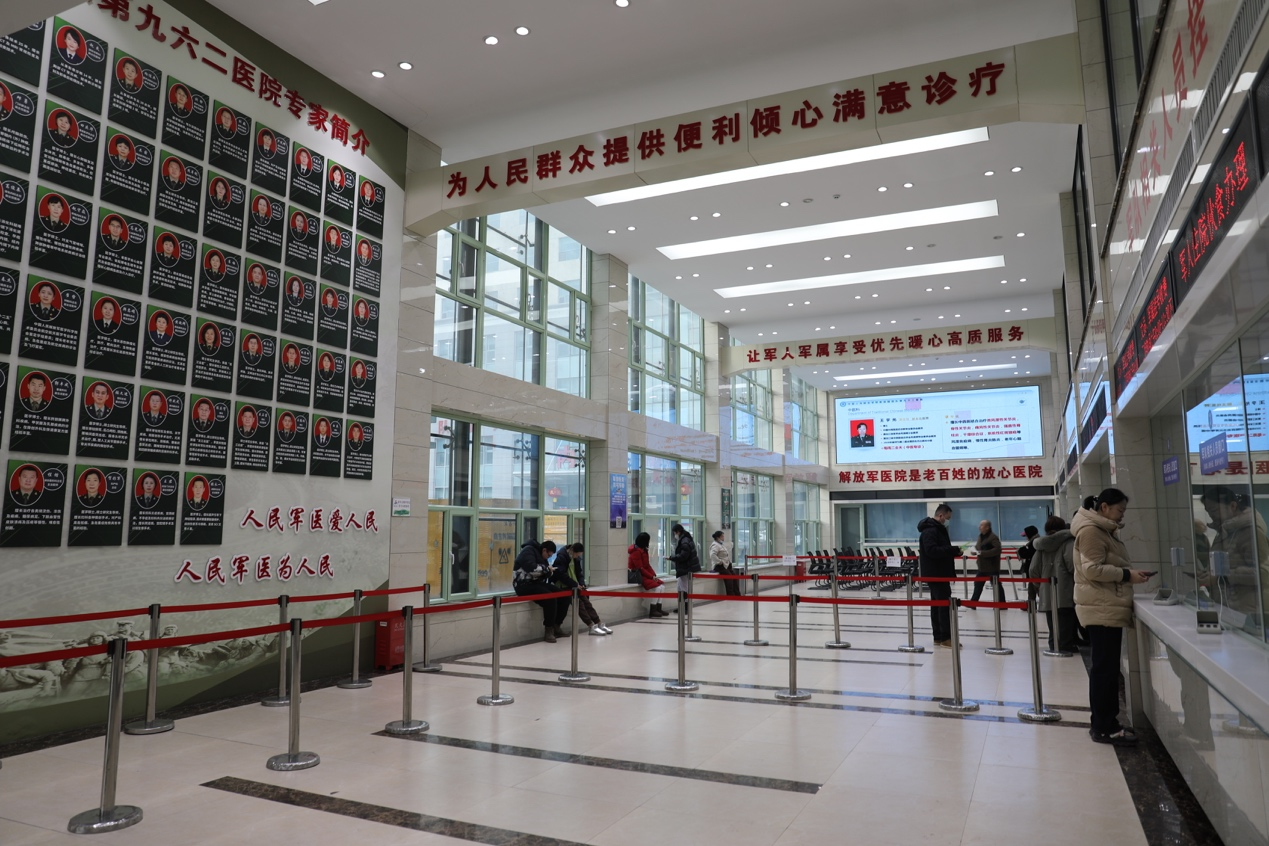 新春MK体育走基层 北疆卫士的健康守护者(图3)