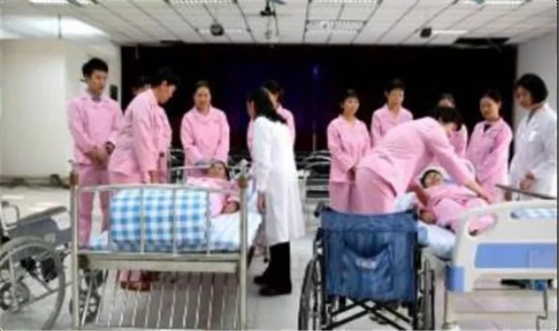 “免陪照护服务”来了!湖北首批300名医MK体育疗护理员上岗