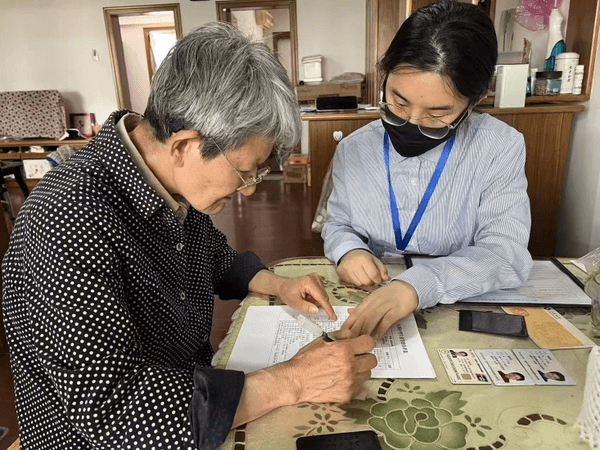 聚焦居家养老：国寿寿险长护险服务“解困”又“提质”MK体育(图2)