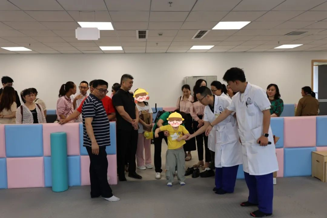 残疾儿童康复救助定点服务机构授牌仪式在三MK体育江新区白沙湾社区卫生服务中心举行(图3)