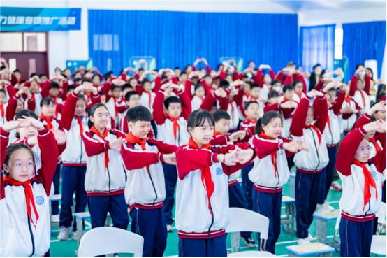 MK体育守护视力护脊开始——“爱眼日”的运动医学专家指南(图3)