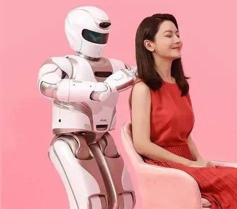 5MK体育50万护工缺口下“电子孙辈”上岗养老院养老机器人如何托起3亿人的晚年？(图7)