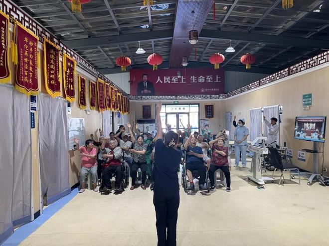 MK体育医患共舞活力康复操同心共筑健康新篇(图2)