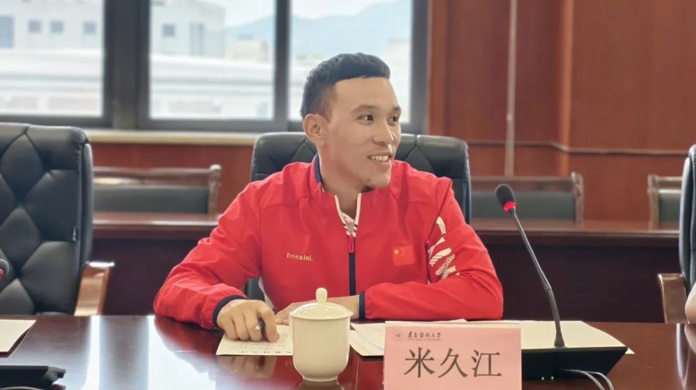 “冠军进校园榜样伴我行”活动在遵义医科大学新蒲校区举行MK体育(图2)