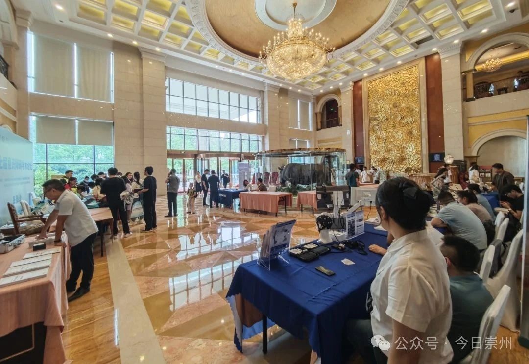 MK体育康复机器人现身崇州！智能康养时代来了(图1)