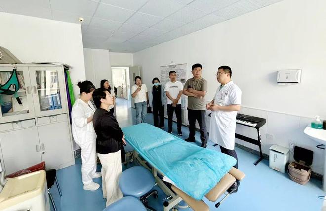 MK体育感知山东 陵城区人民医院一行到德州市中医院康复医学科参观交流(图2)