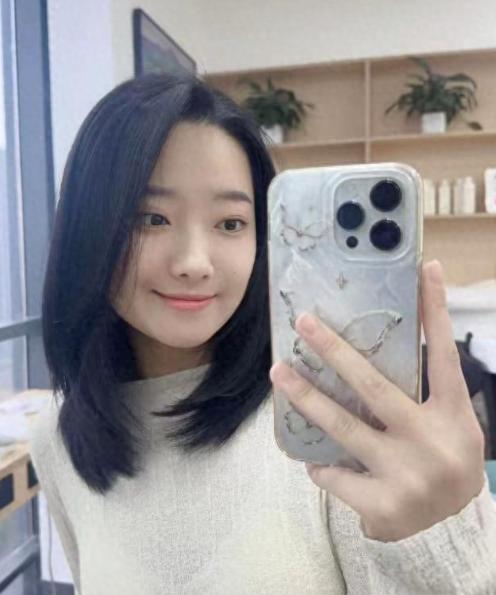 女子被蛇咬身亡照片曝光27岁肤白貌美家中独女遗体惨不忍睹MK体育(图3)