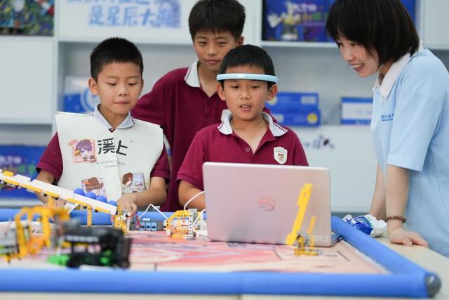 “接”入未来！脑机接口首入2026年政府工作报告MK体育(图2)