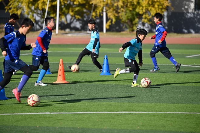 MK体育两会现场速递｜让校园随处有奔跑的身影、爽朗的笑声——代表委员热议学生体质强健计划(图1)