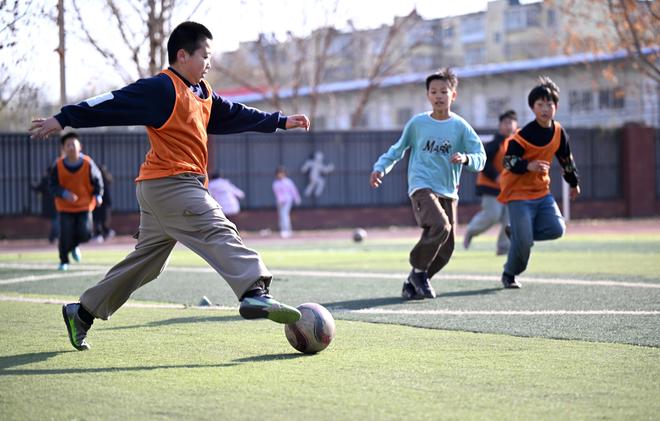 MK体育两会现场速递｜让校园随处有奔跑的身影、爽朗的笑声——代表委员热议学生体质强健计划(图2)