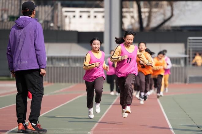 MK体育两会现场速递｜让校园随处有奔跑的身影、爽朗的笑声——代表委员热议学生体质强健计划(图4)