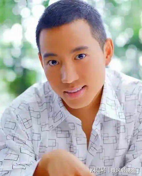 少年成名35岁拍戏MK体育坠马瘫痪怀孕女友不离弃遗憾未办婚礼(图4)