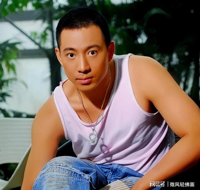 少年成名35岁拍戏MK体育坠马瘫痪怀孕女友不离弃遗憾未办婚礼(图3)