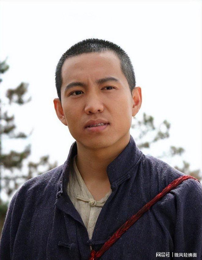 少年成名35岁拍戏MK体育坠马瘫痪怀孕女友不离弃遗憾未办婚礼(图10)