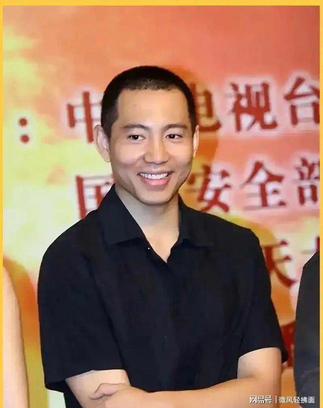 少年成名35岁拍戏MK体育坠马瘫痪怀孕女友不离弃遗憾未办婚礼(图21)