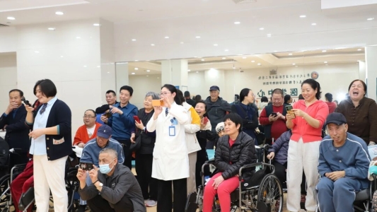 双向奔赴的温暖！青岛西海岸第二医院康复医学科趣味运动会太圈粉患者笑容就是最好的勋章MK体育(图1)