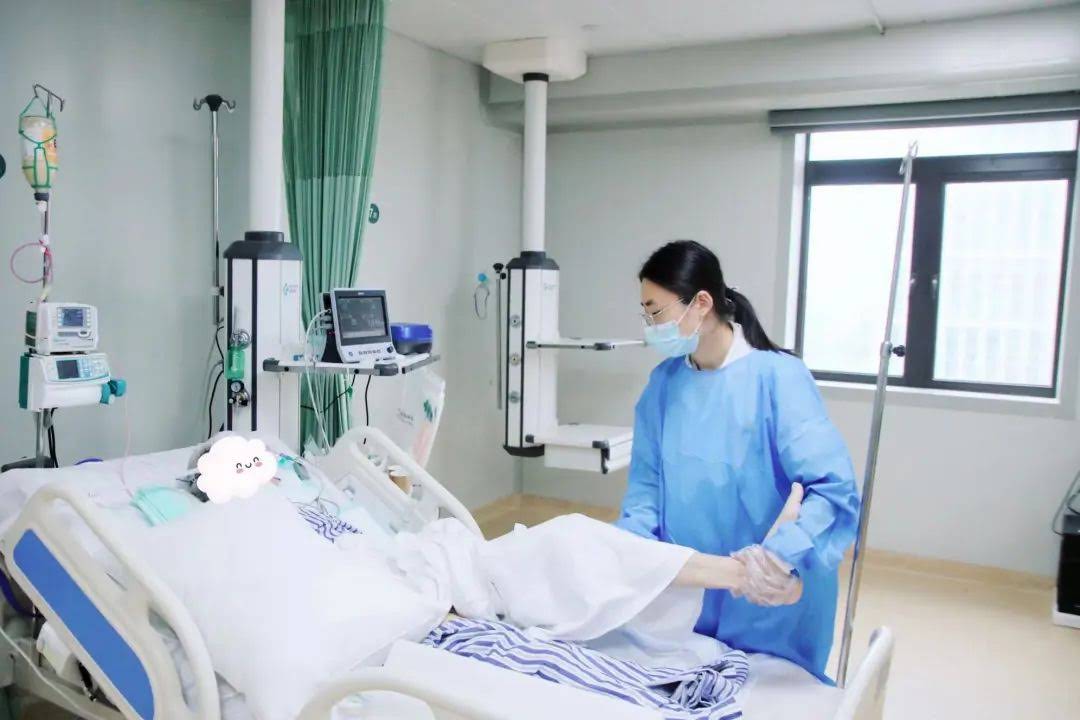济南市儿童医院康复科举办“集福泉城·阳光伴我行”儿童轮椅捐赠活MK体育动